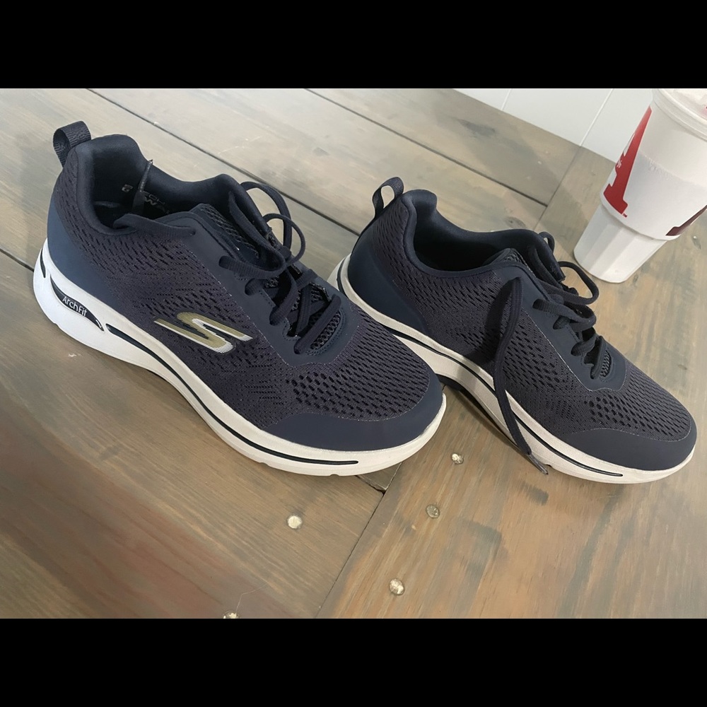 Sketchers Go Walk Archfit. M9. Barely used.